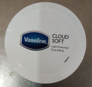 VASELINE  MOIST CLOUD SOFT100M
